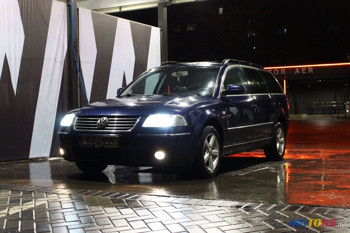 2001' Volkswagen Passat photo #2