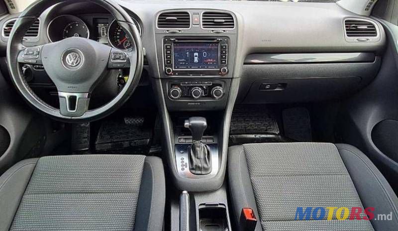 2009' Volkswagen Golf photo #3