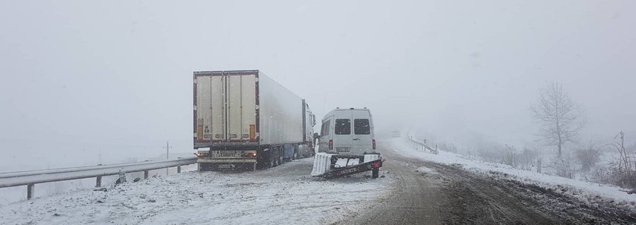 Evitați drumurile lungi. Şoseaua Balcani e blocată! Iată ce se face pe traseul Chișinău-Leușeni