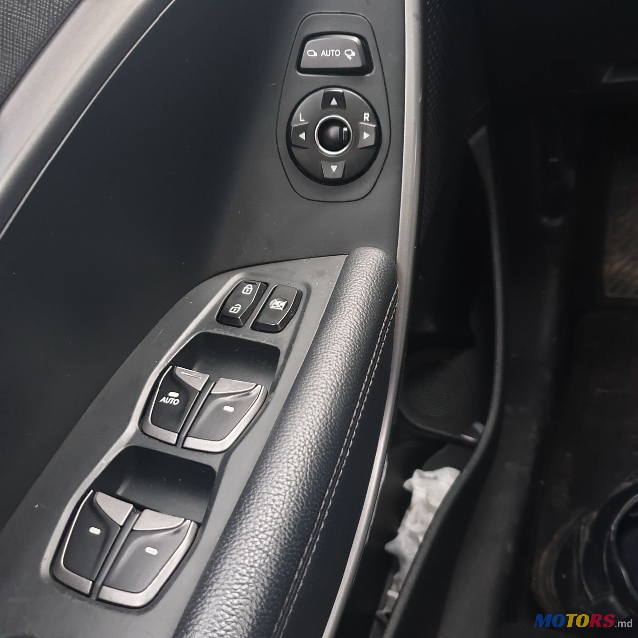 2013' Hyundai Santa Fe photo #5