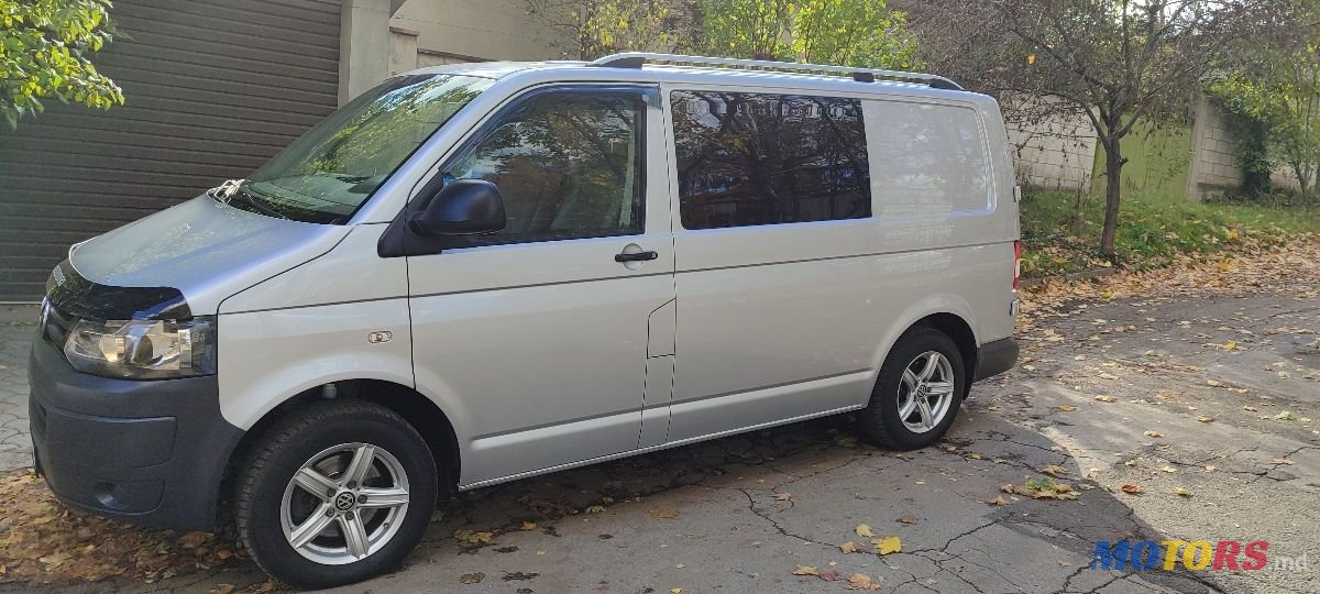 2013' Volkswagen Transporter photo #3