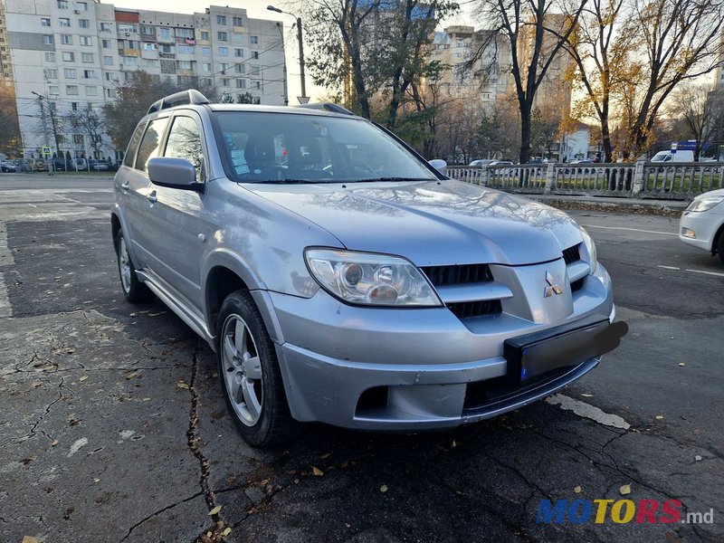 2007' Mitsubishi Outlander photo #1