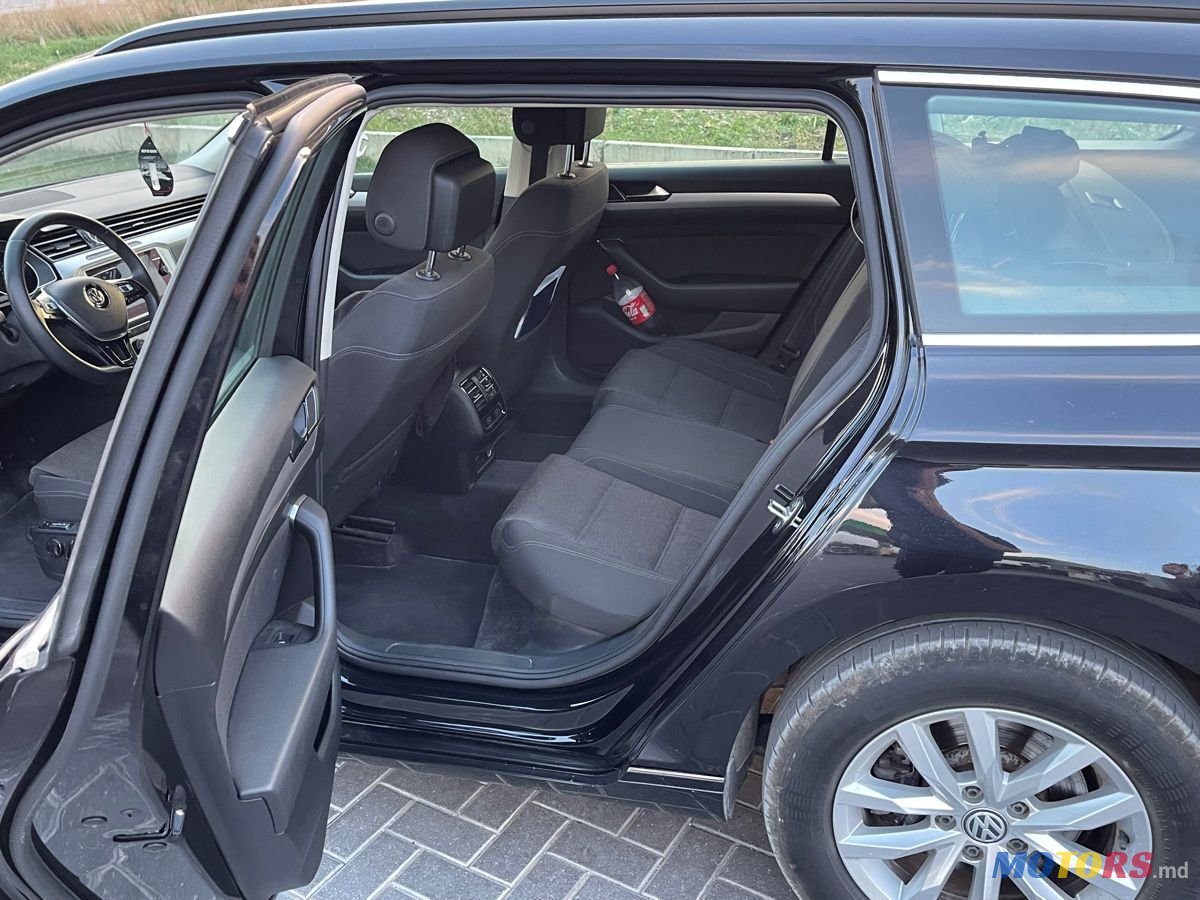 2017' Volkswagen Passat photo #4