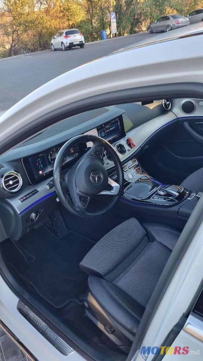 2017' Mercedes-Benz E Класс photo #3