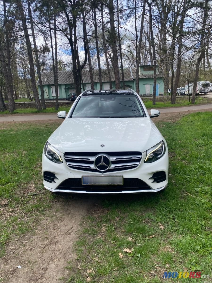 2019' Mercedes-Benz GLC photo #2