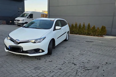 2016' Toyota Auris