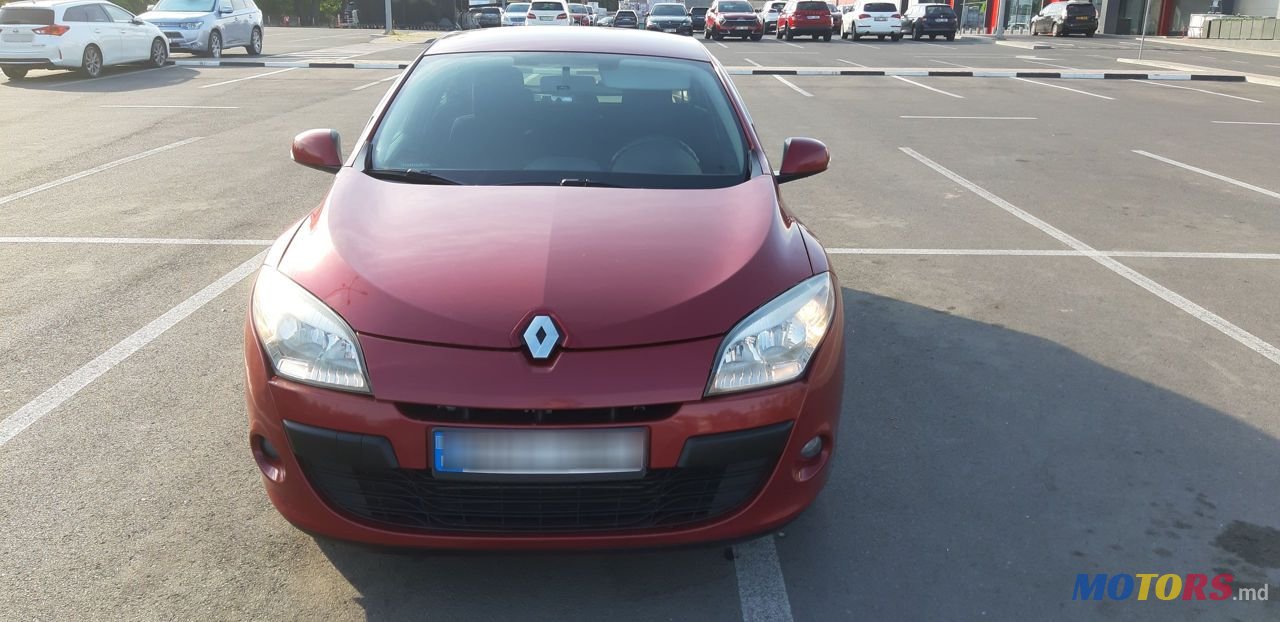 2011' Renault Megane photo #2