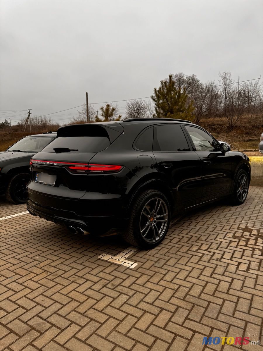 2022' Porsche Cayenne photo #4