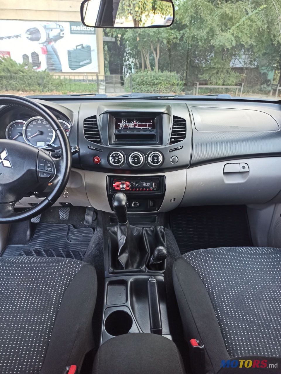 2013' Mitsubishi L Series photo #6