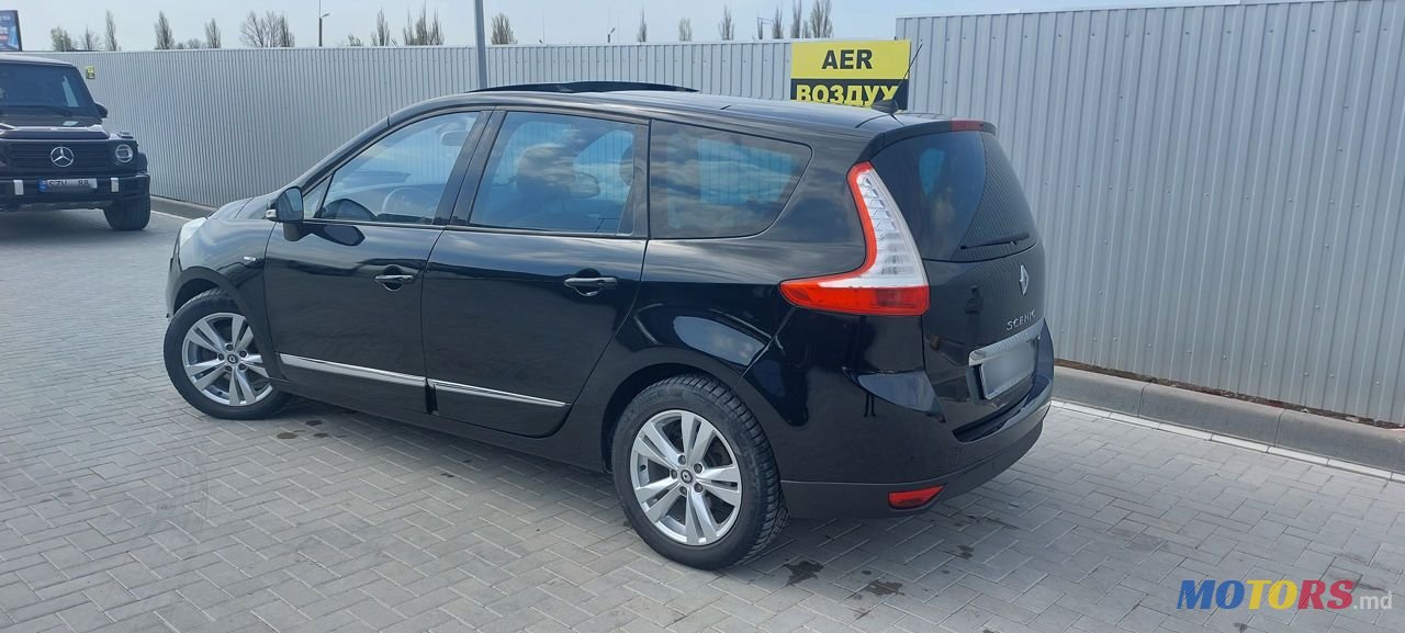 2012' Renault Grand Scenic photo #2