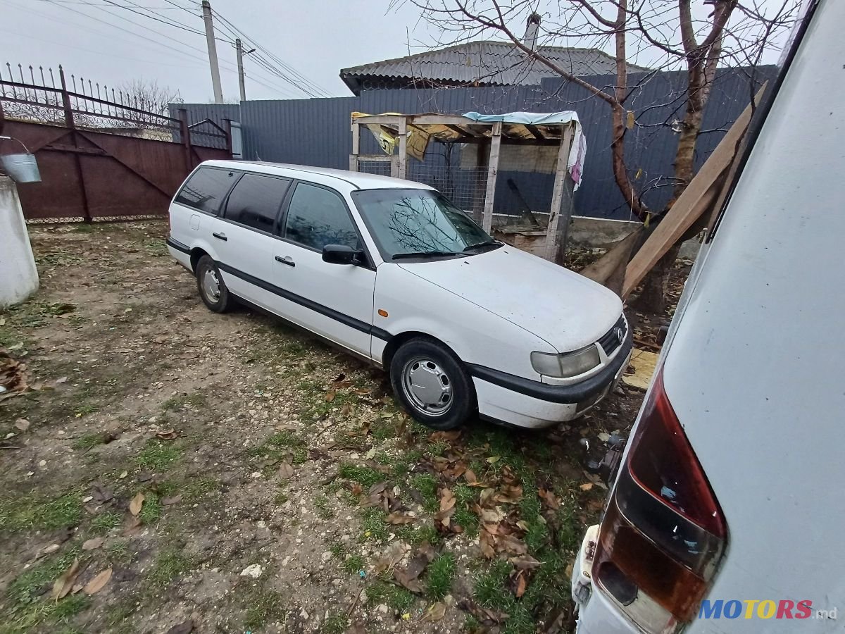 1995' Volkswagen Passat photo #1