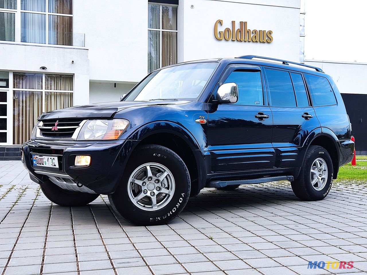 2002' Mitsubishi Pajero photo #4