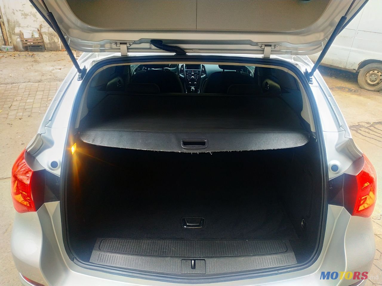 2011' Opel Astra photo #5