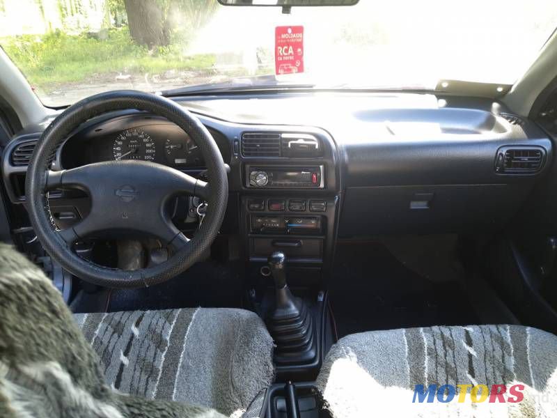 1993' Nissan Sunny photo #2