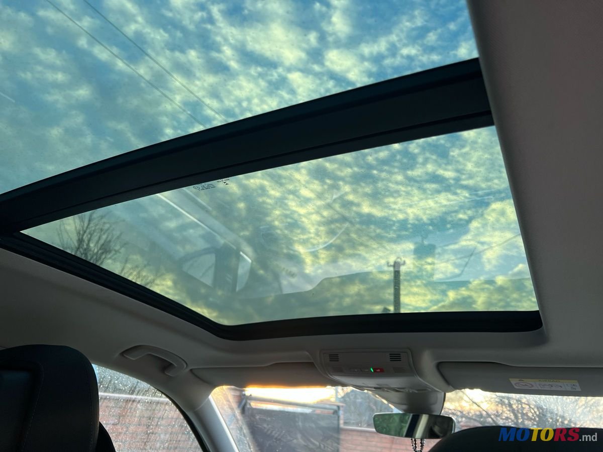 2021' Volkswagen Tiguan photo #6