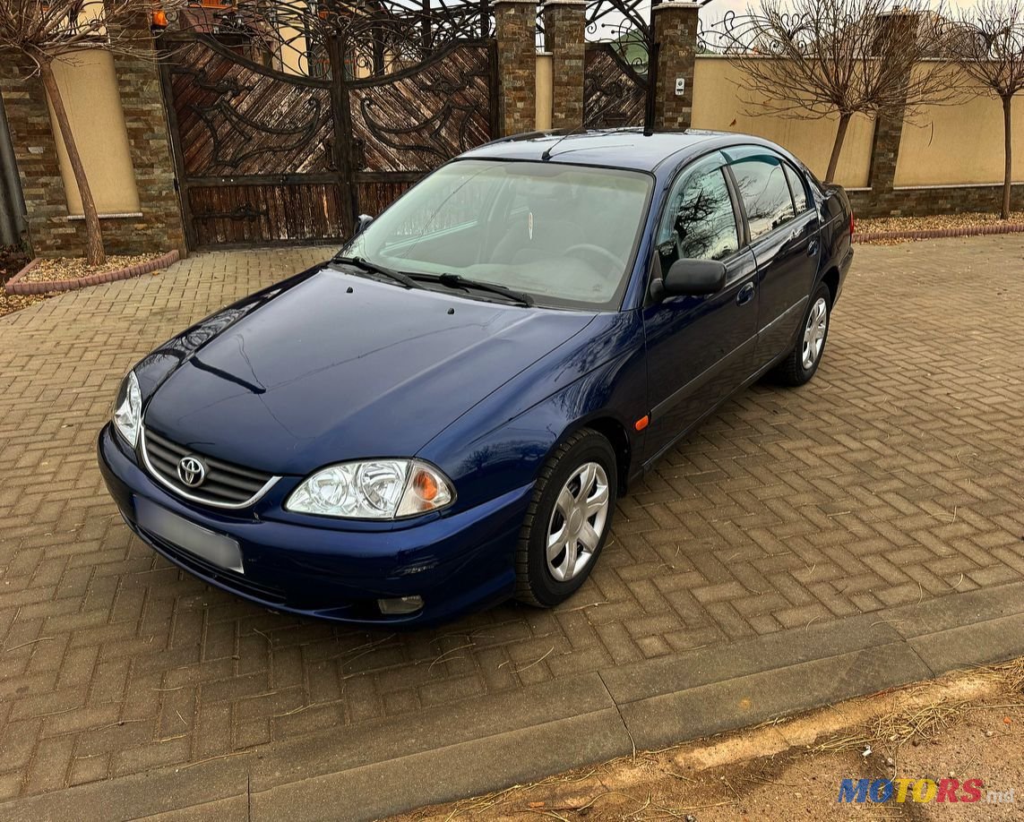 2001' Toyota Avensis photo #2