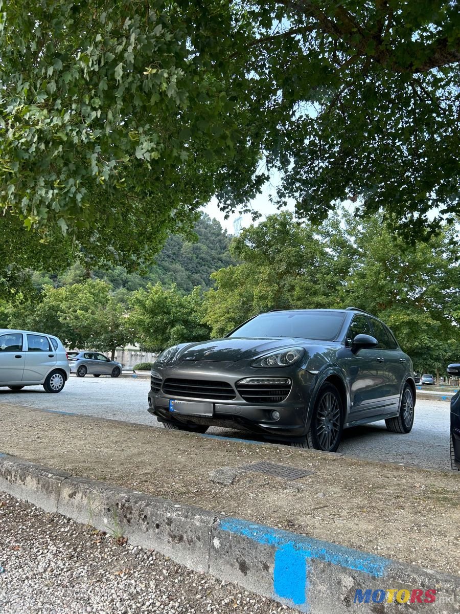 2014' Porsche Cayenne photo #2