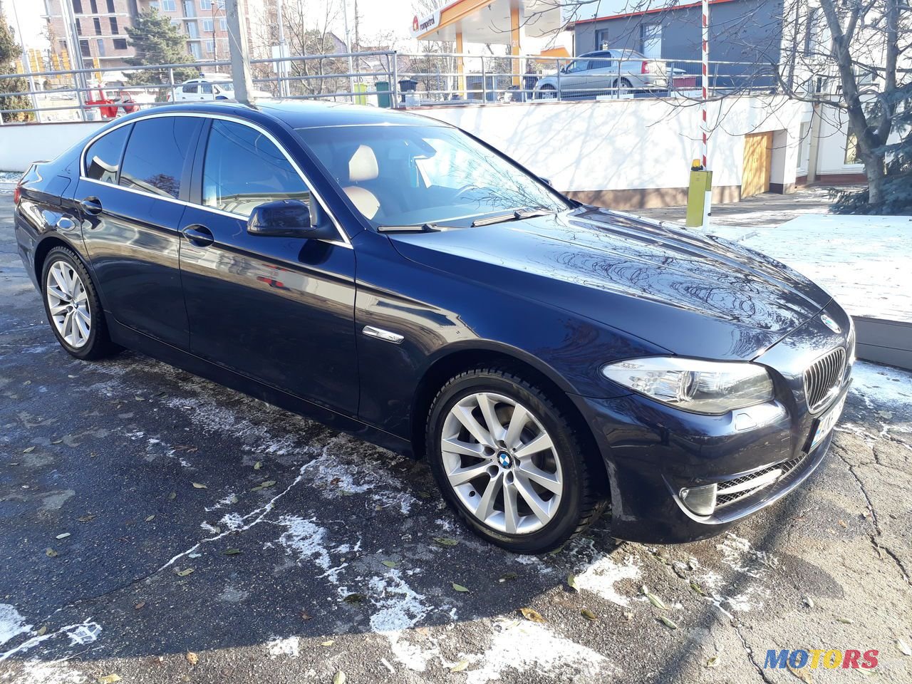 2011' BMW 5 Series photo #1