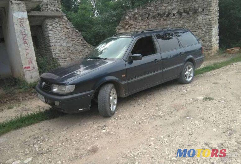 1995' Volkswagen Passat photo #1