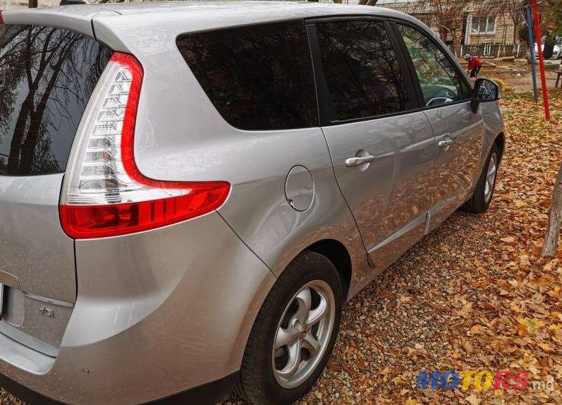 2014' Renault Grand Scenic photo #1