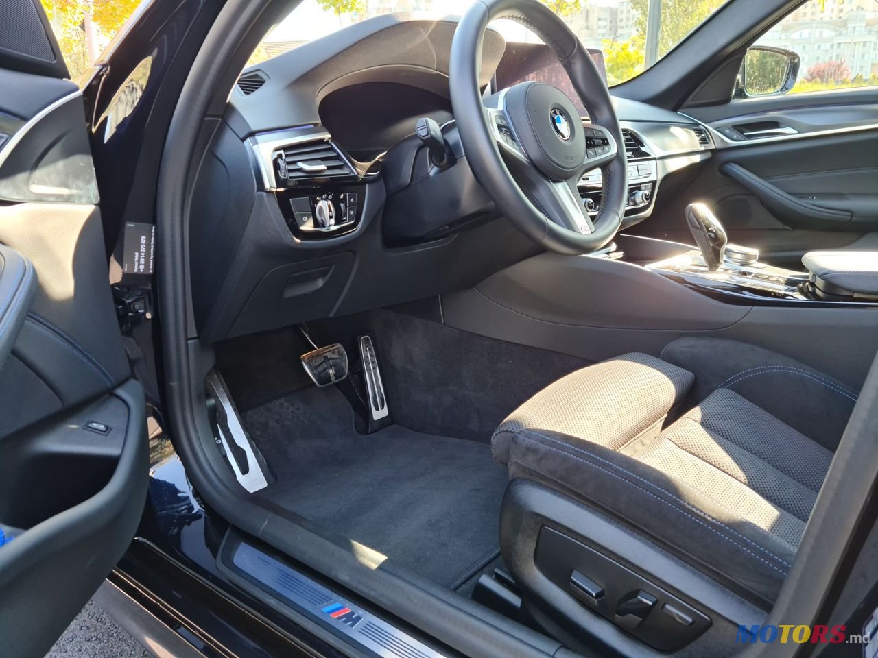 2020' BMW 5 Series photo #4