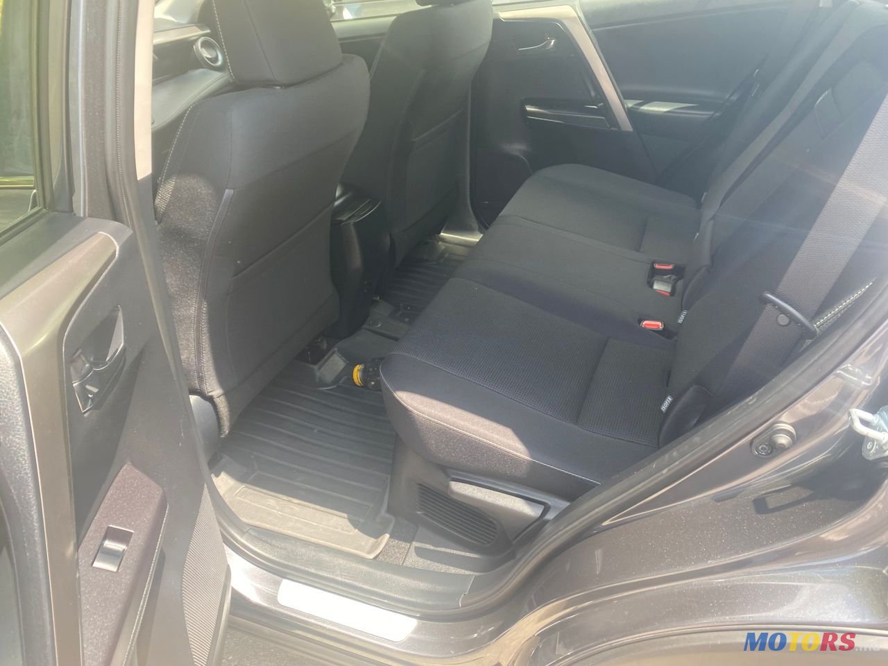 2018' Toyota RAV4 photo #5