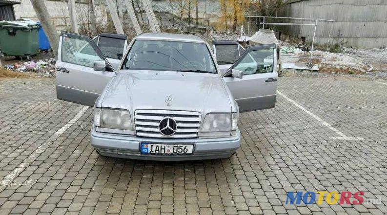 1995' Mercedes-Benz 124 photo #3