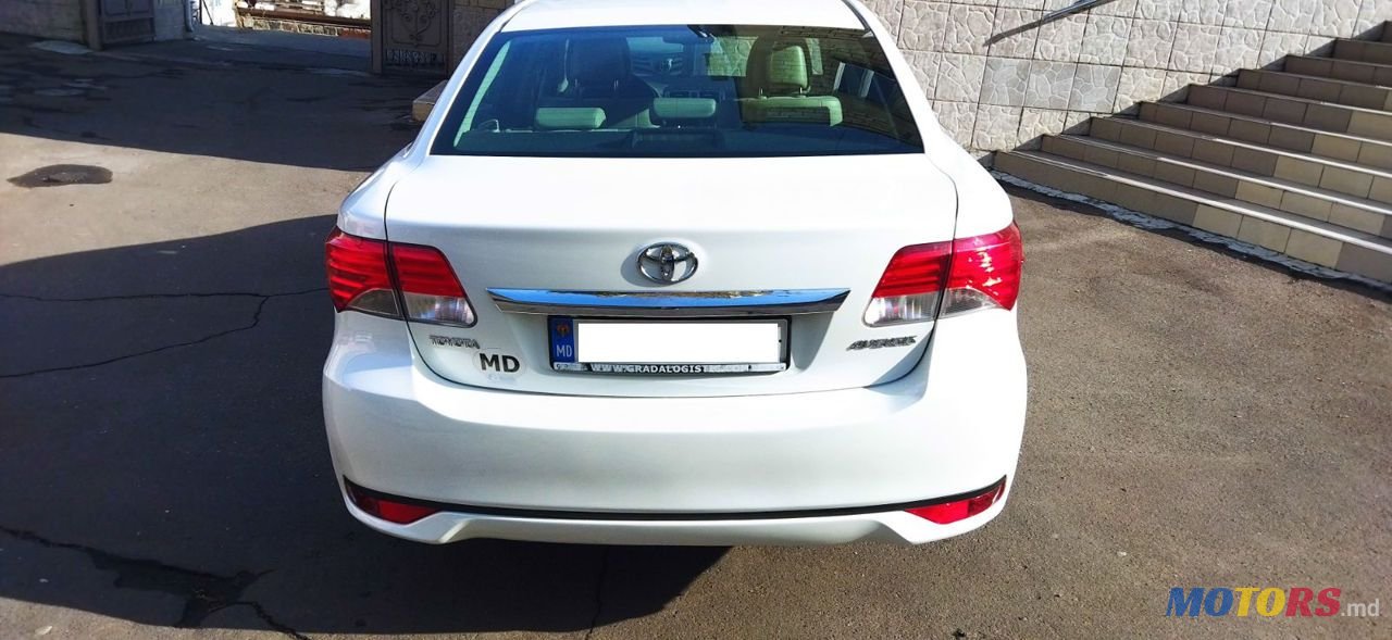 2013' Toyota Avensis photo #3