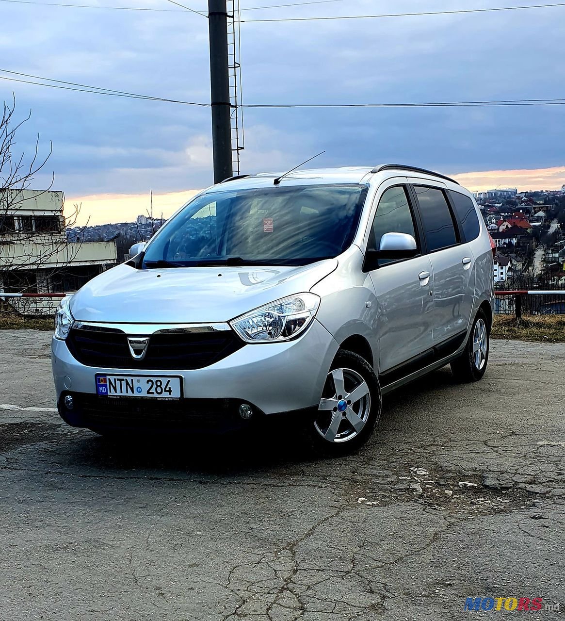 2013' Dacia Lodgy photo #3