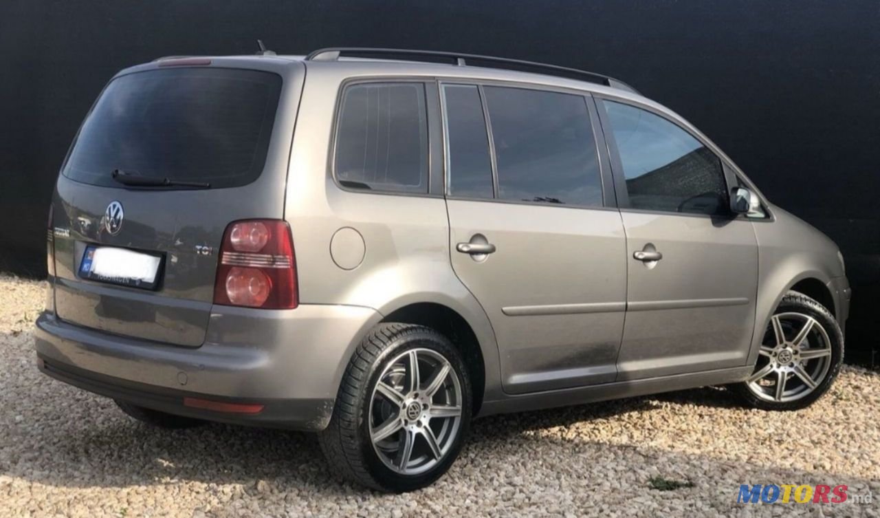 2009' Volkswagen Touran photo #4