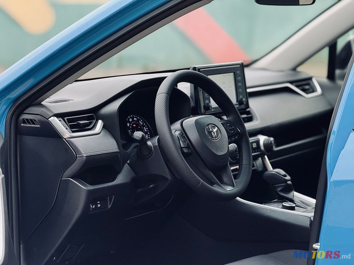 2020' Toyota RAV4 photo #3