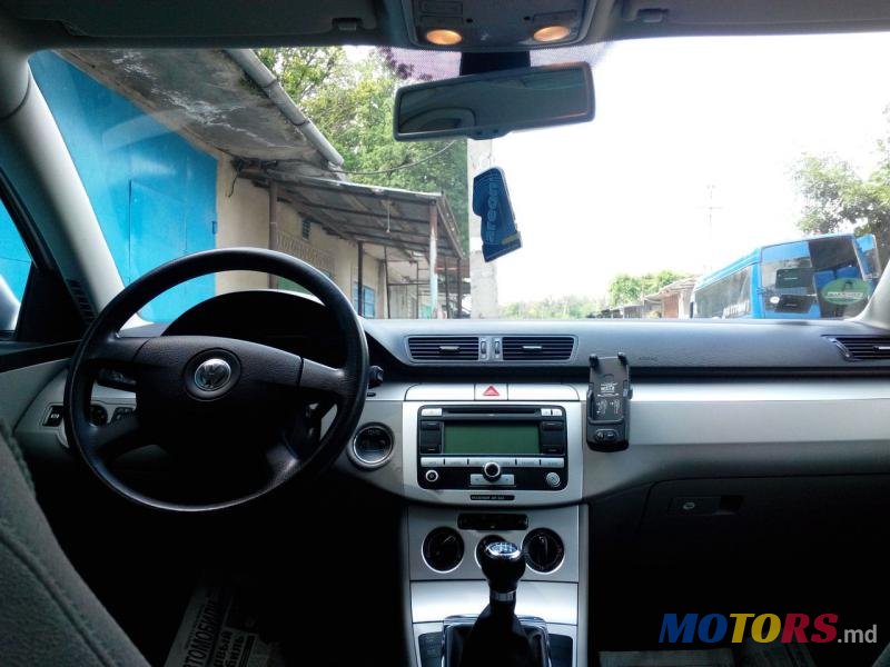 2007' Volkswagen Passat photo #4