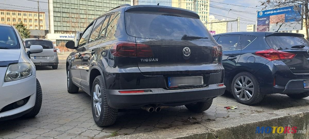 2016' Volkswagen Tiguan photo #2