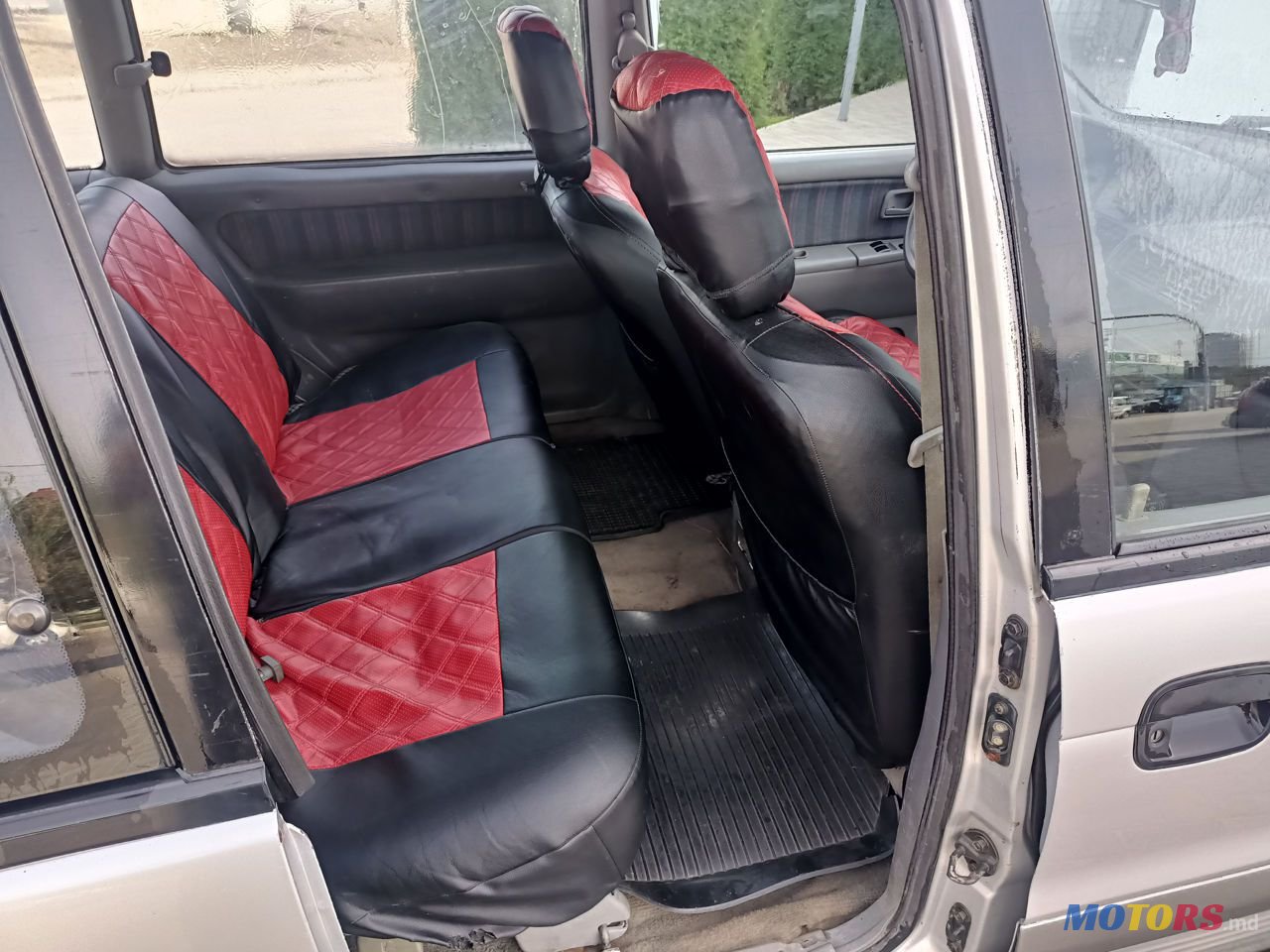 1993' Mitsubishi Space Runner photo #4