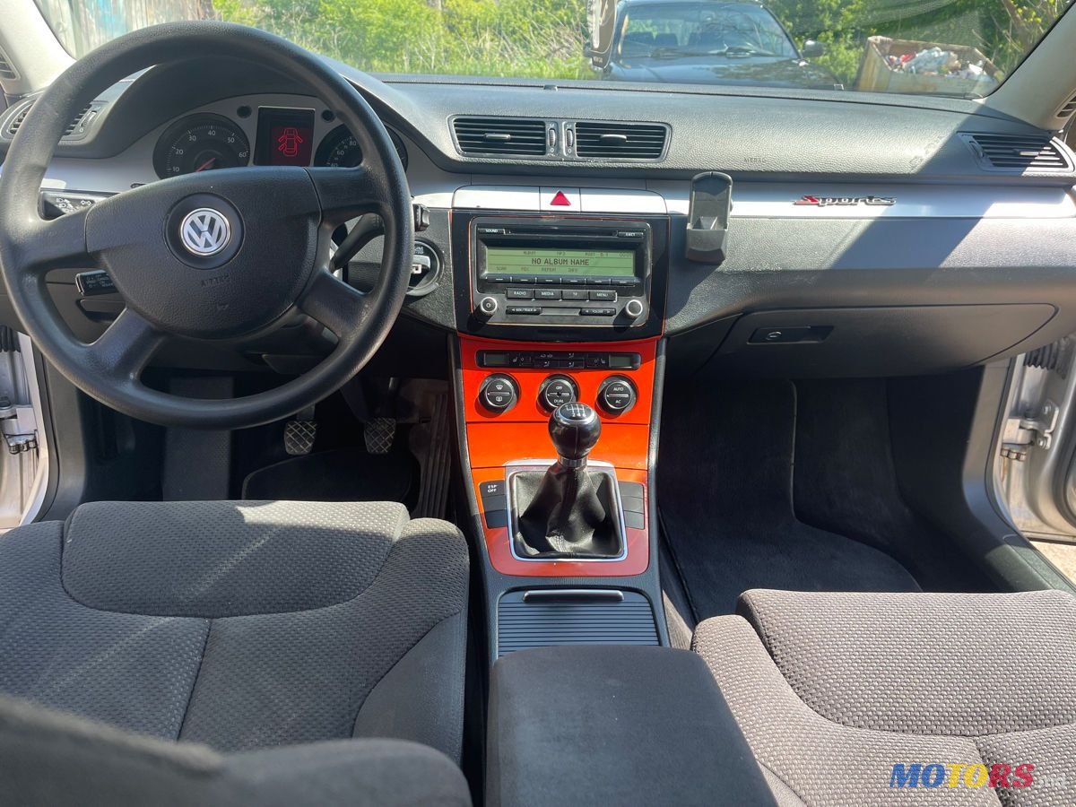 2008' Volkswagen Passat photo #1