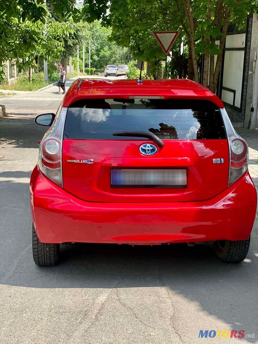 2016' Toyota Prius c photo #4