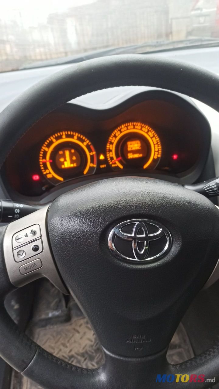 2007' Toyota Auris photo #6