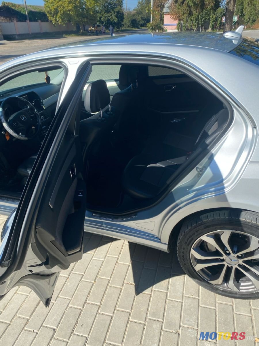 2010' Mercedes-Benz E-Class photo #6