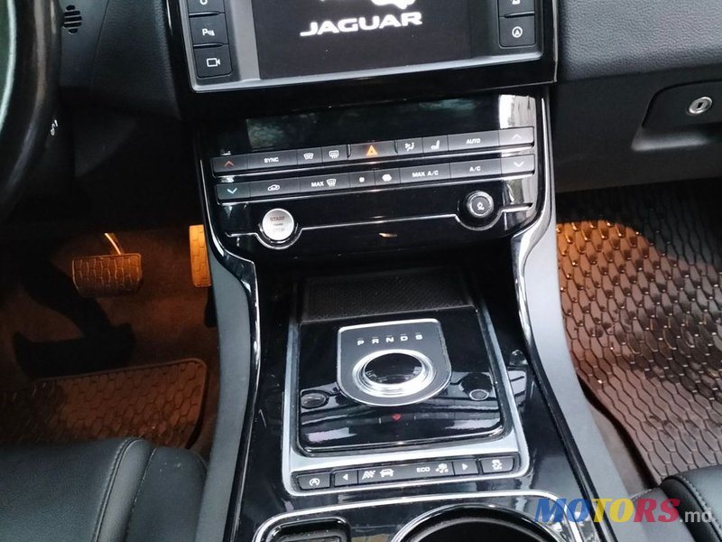 2016' Jaguar XE photo #2