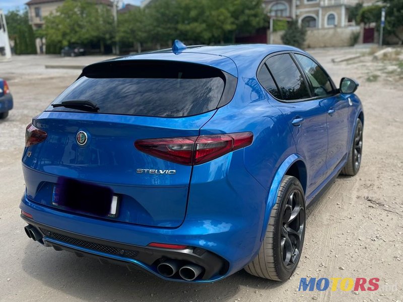 2018' Alfa Romeo Stelvio photo #5