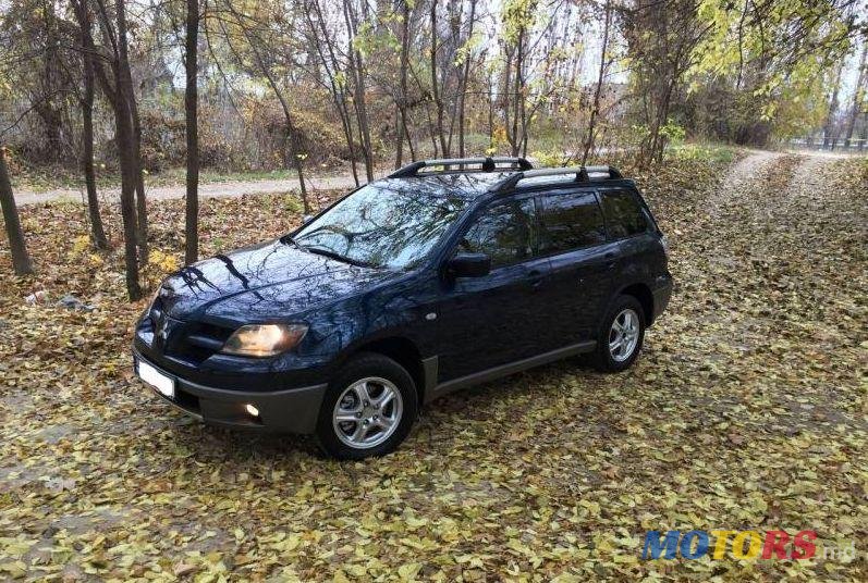 2004' Mitsubishi Outlander photo #1