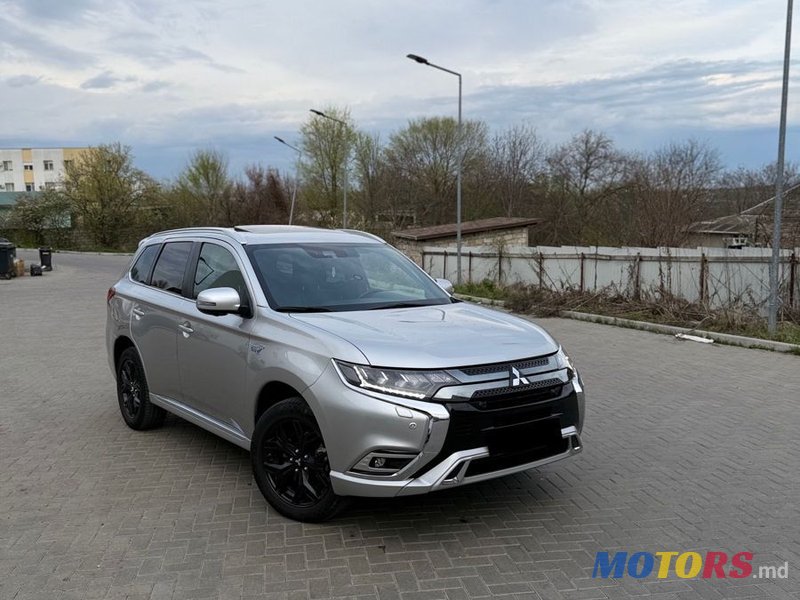 2018' Mitsubishi Outlander photo #1