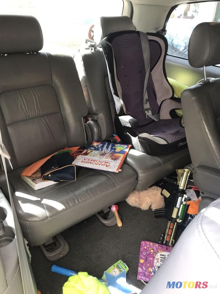 2005' Kia Carnival photo #4