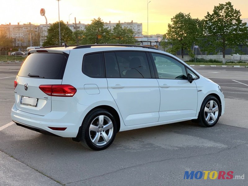 2018' Volkswagen Touran photo #1