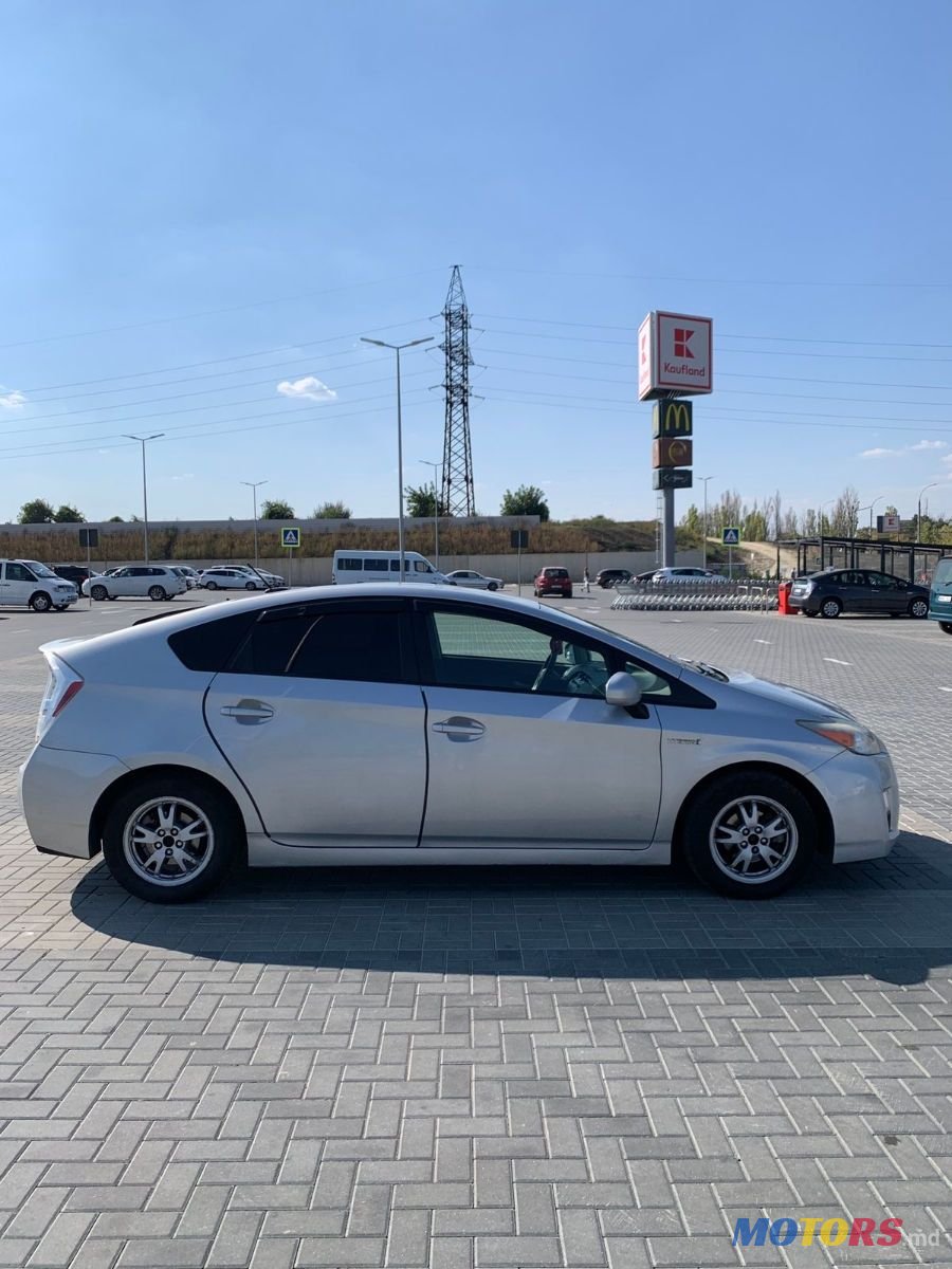 2011' Toyota Prius photo #2