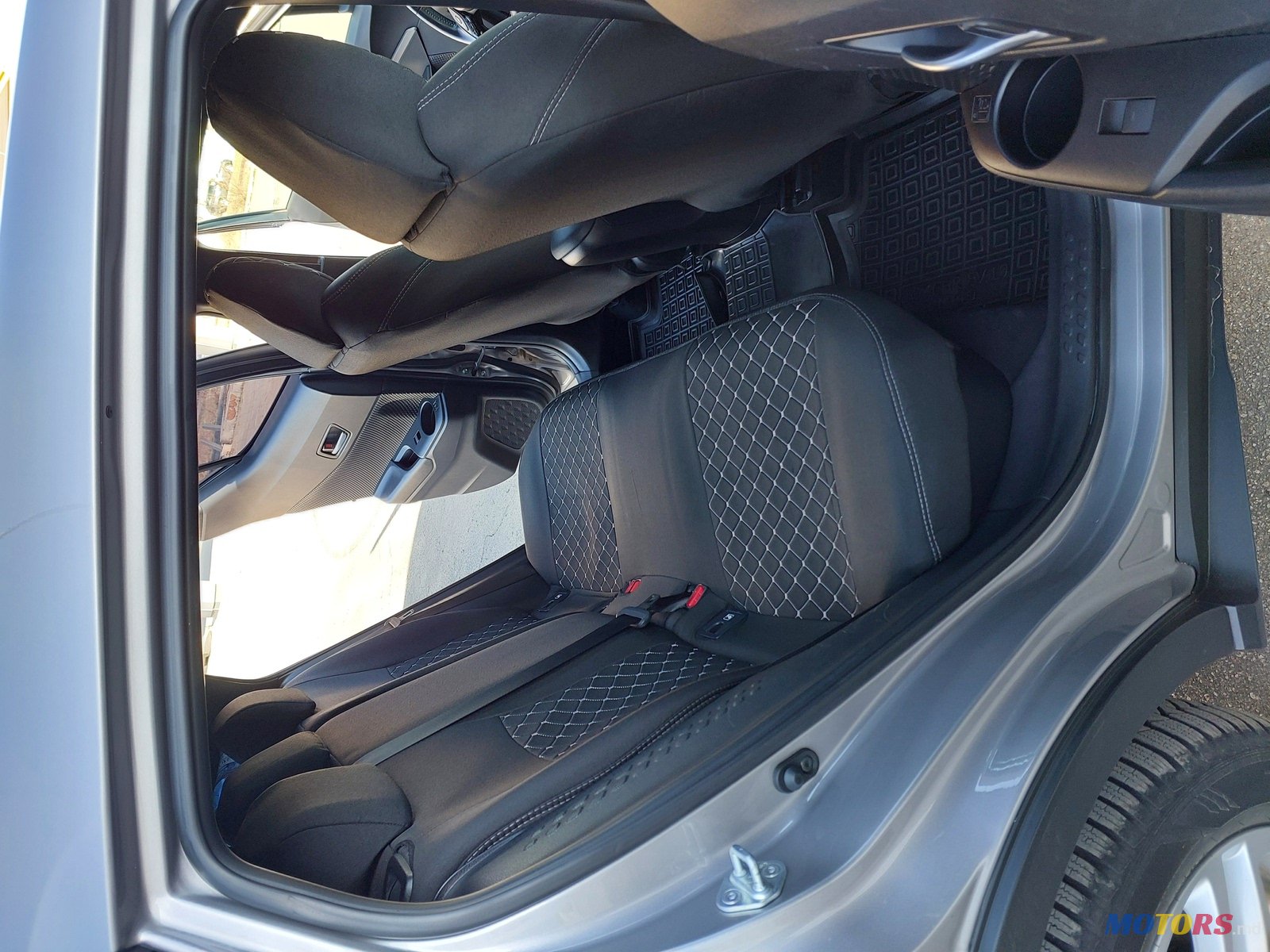 2020' Toyota C-HR photo #3