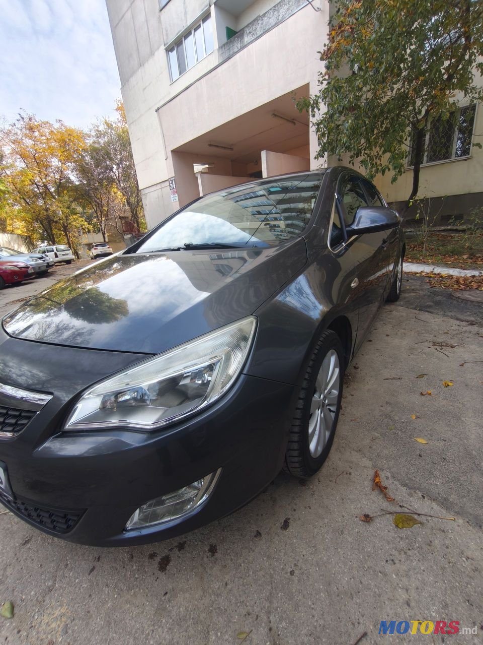 2010' Opel Astra photo #1