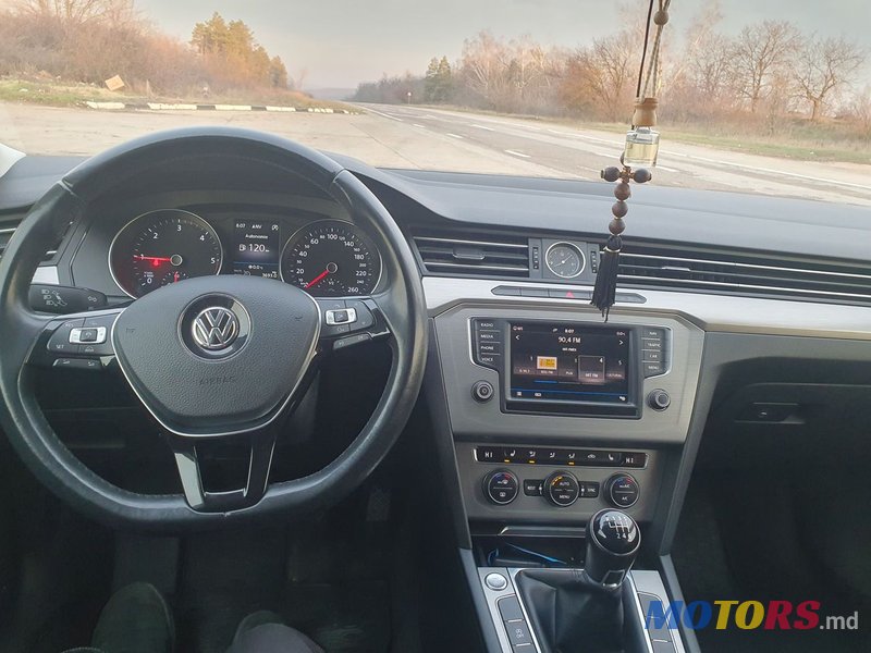 2016' Volkswagen Passat photo #5