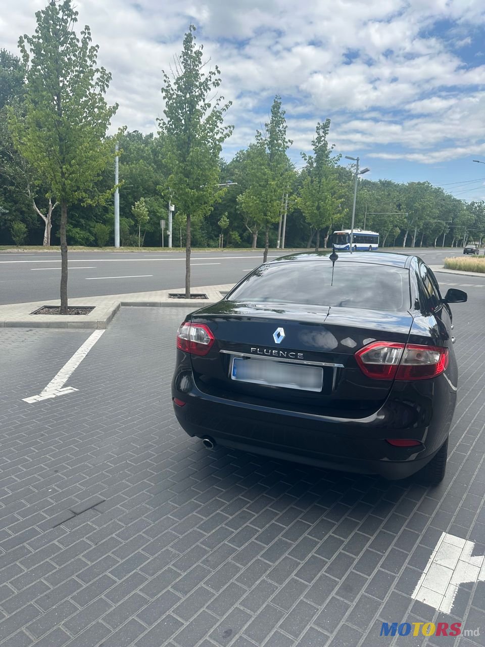 2011' Renault Fluence photo #5
