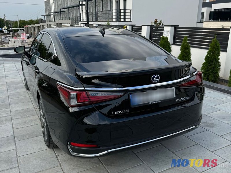 2021' Lexus Es Series photo #4